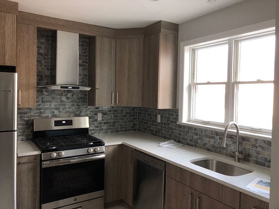 1st image of 3112 38th Ave #4C