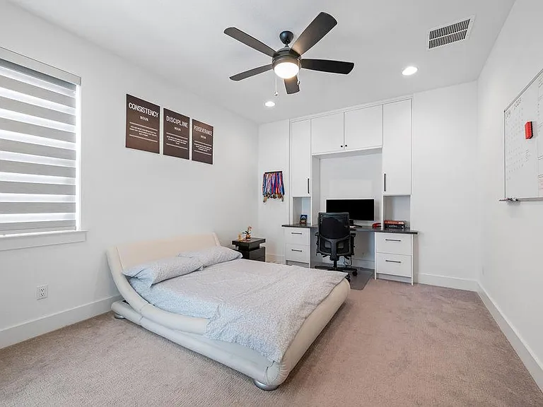 3304 Belted Galloway St — Photo 26