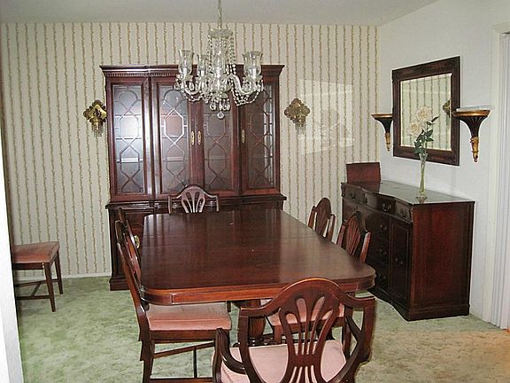 ROOMY FORMAL DINING ROOM