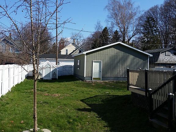 5th image of 305 E Foster St