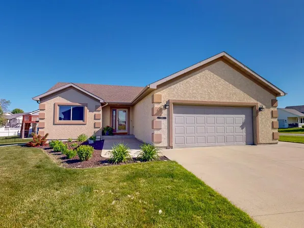1101 Petersen Ln NW, Stewartville, MN 55976