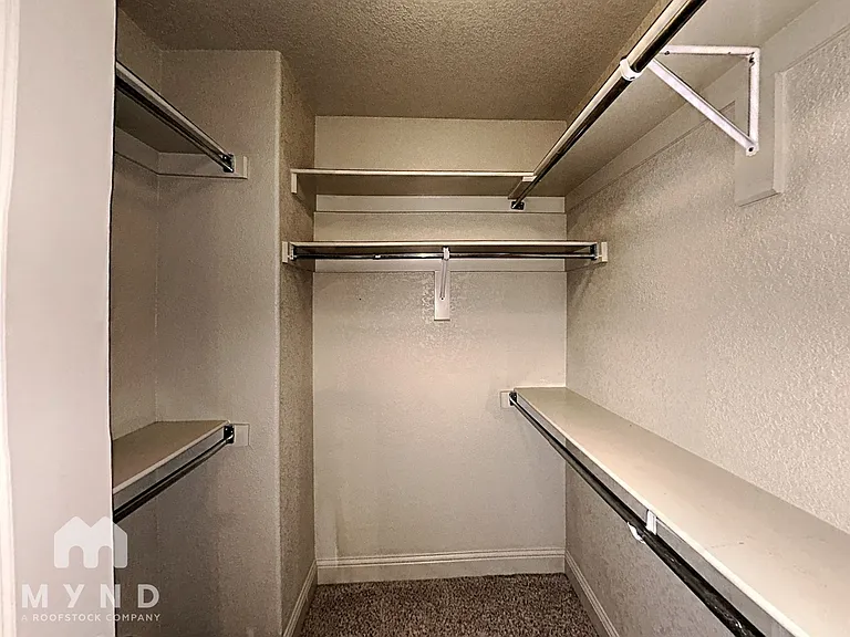 100 NE Larkspur Ln — Photo 17