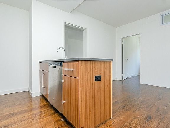 5th image of 1209 Dekalb Ave APT 404