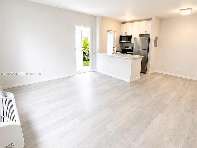 1535 Michigan Ave #6 — Photo 1