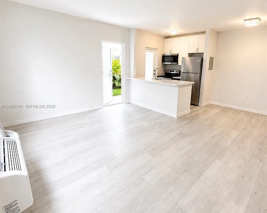 1535 Michigan Ave #6