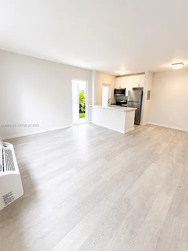1535 Michigan Ave #6 Photo 1