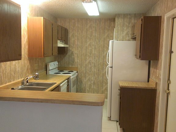 Refridgerator included