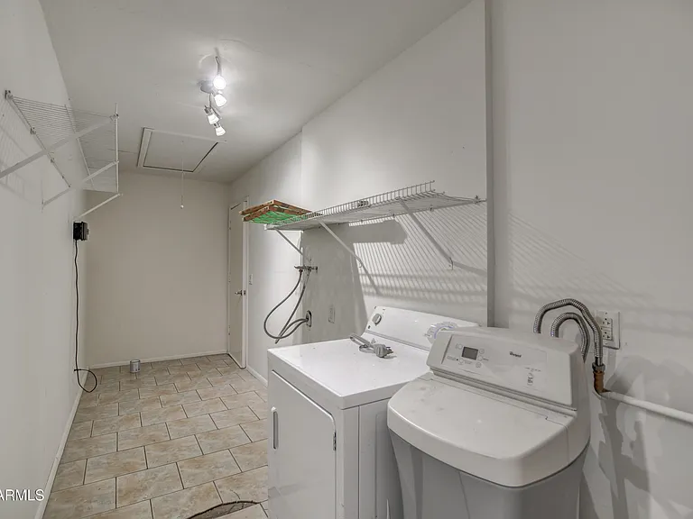 815 E Calle Del Norte — Photo 31