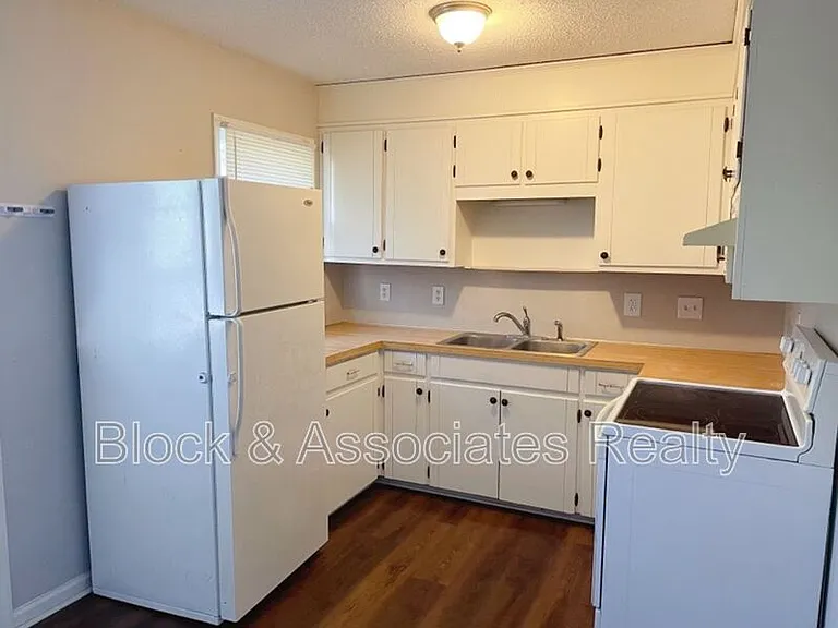 115 College St #1 — Photo 4