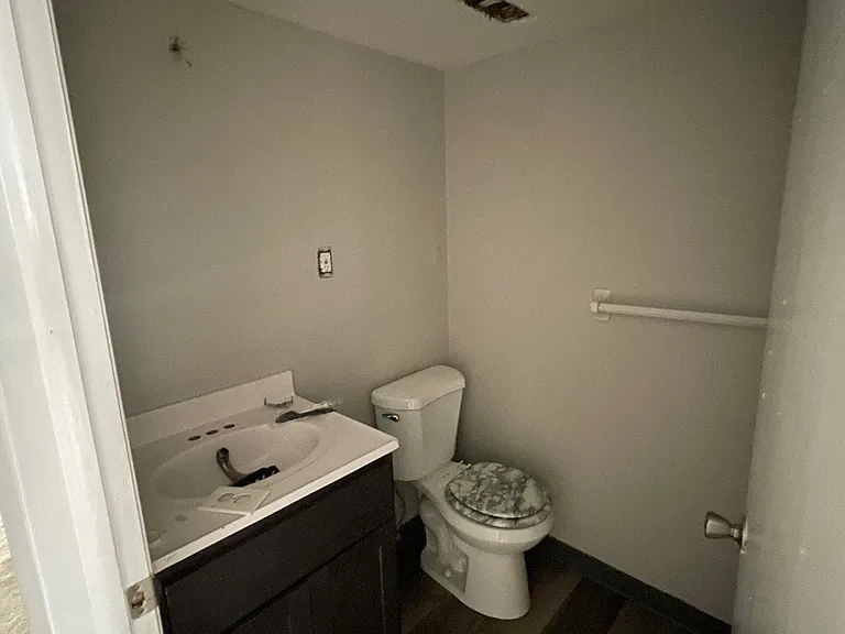 1917 Maravilla Ave #36 — Photo 5