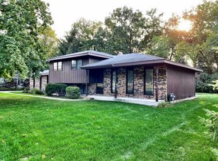 9S684 Highland Rd, Willowbrook, IL 60527