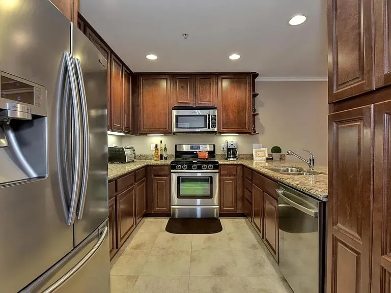 2218 Woodberry Ln — Photo 9