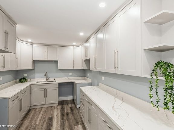 2nd image of 414 N Scoville Ave #28