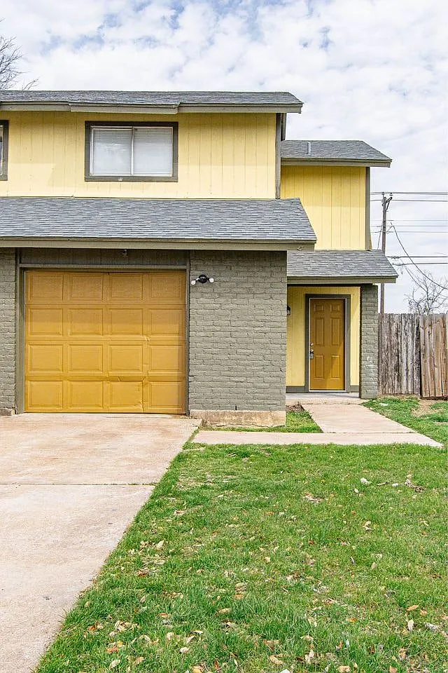 Building Photo - 3212 Trenton Dr #B