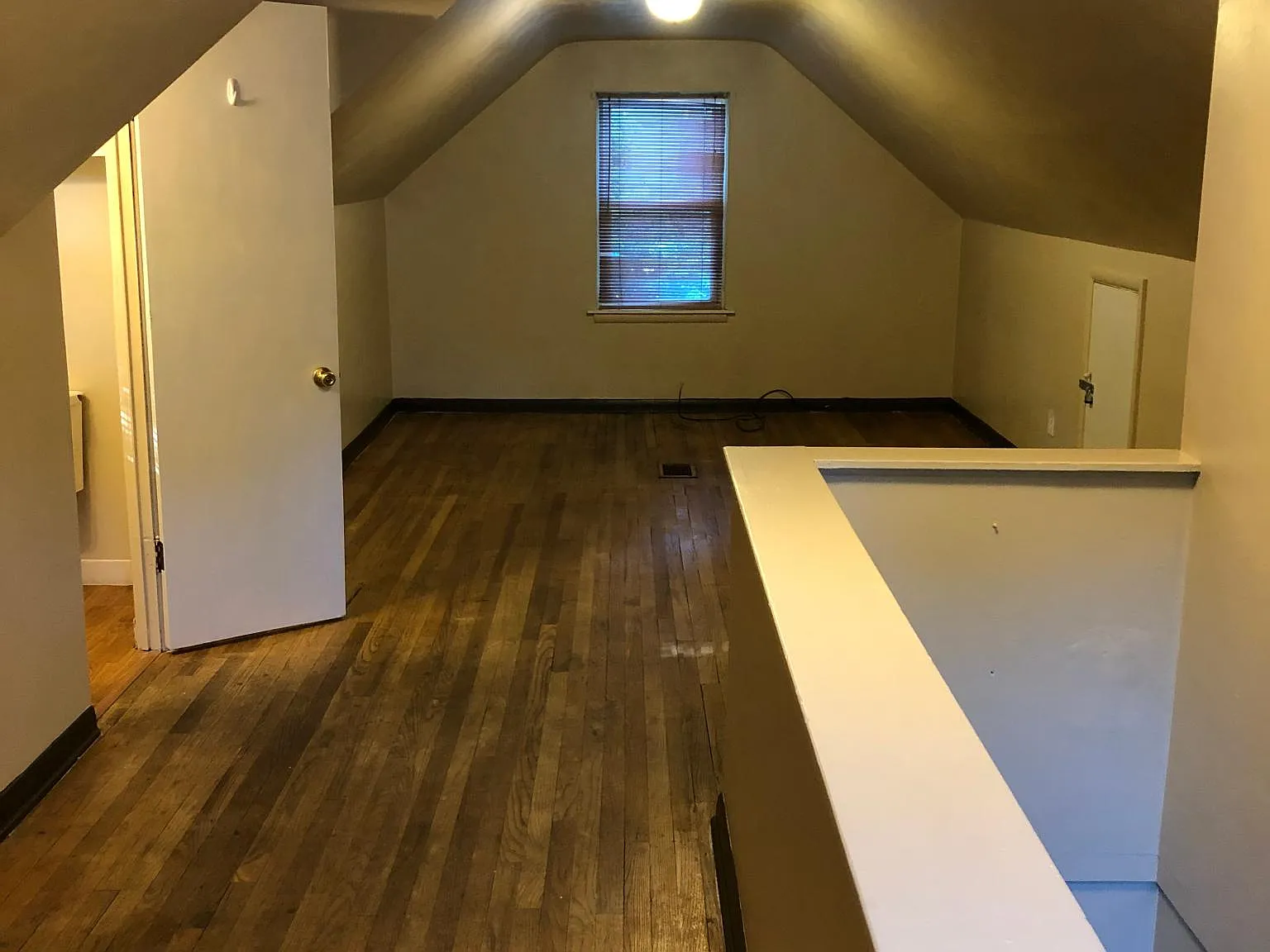 4 bed, 1.5 bath, 1080 sqft, $3,300 — Photo 4