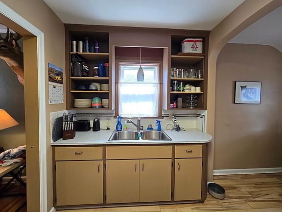 4th image of 418 Skaro St