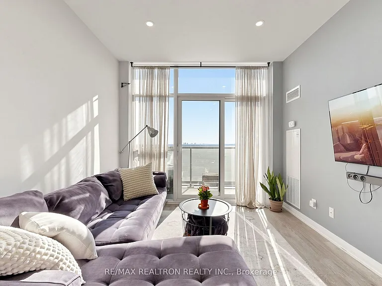 65 Oneida Cres #Penthouse 06 — Photo 11