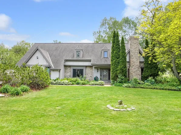 906 Scenic Heights DRIVE, Delafield, WI 53018