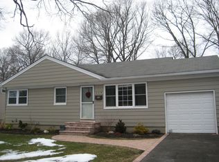 119 Haynes Ave, West Islip, NY 11795