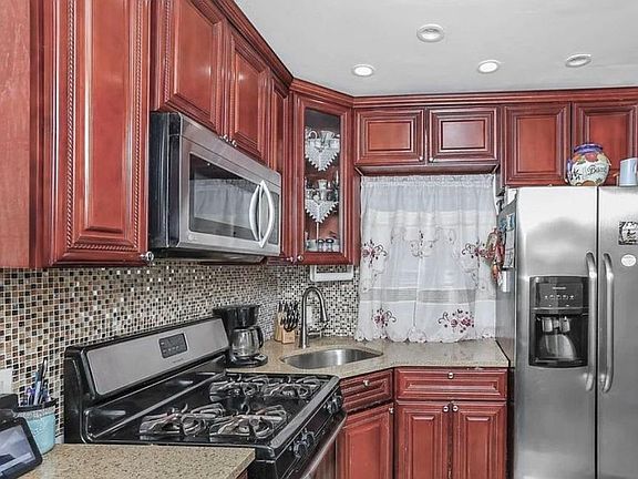 4th image of 8661 77th St