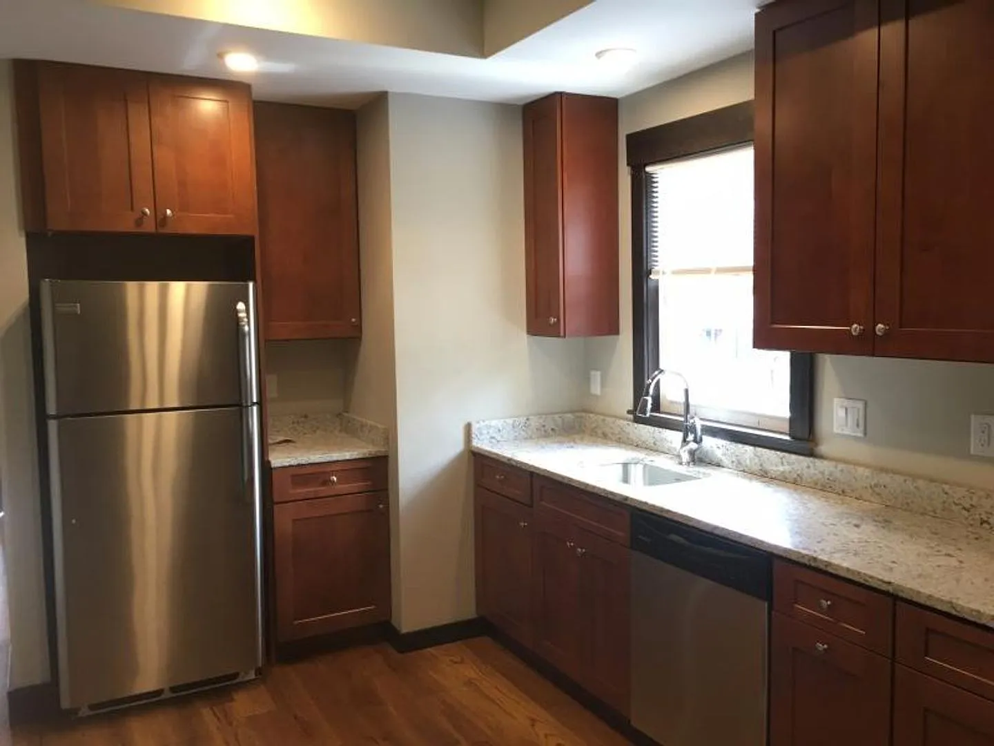 No Brokers Fee, In-Unit Washer and Dryer, Central heat/AC, Eat-in Kitchen, Steps from the t Stop — Photo 4