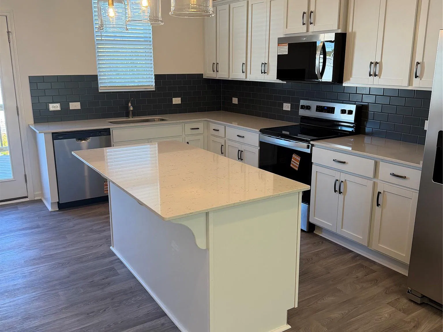 335 Cliffwood St NW — Photo 2