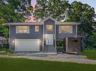 35W417 Oak Ln, St Charles, IL 60174