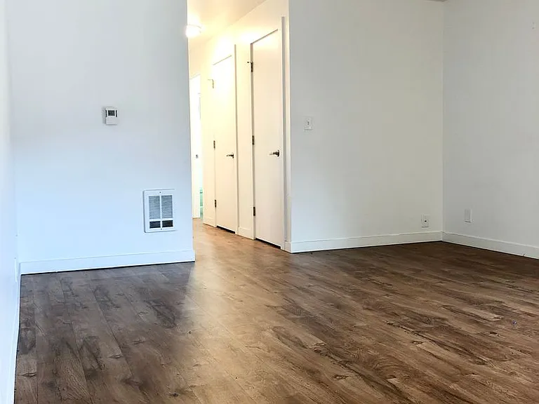 North Towne Manor — Photo 9