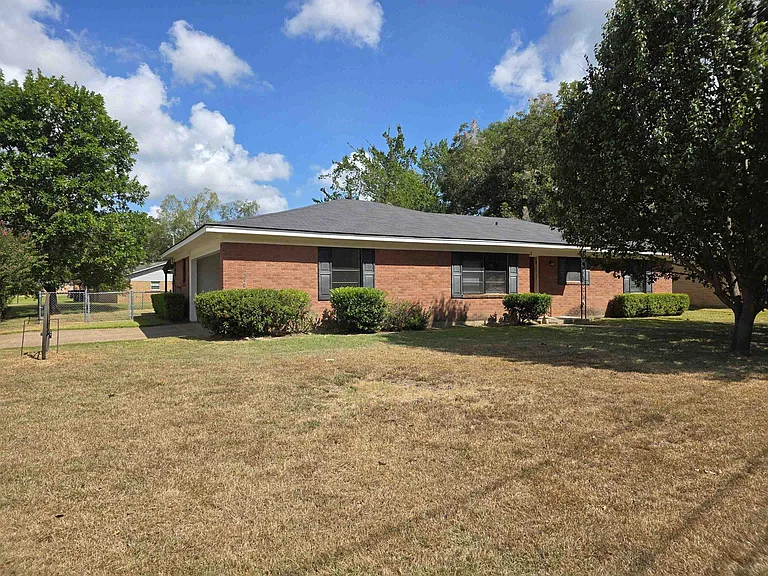 2322 Kaynell Dr — Photo 1