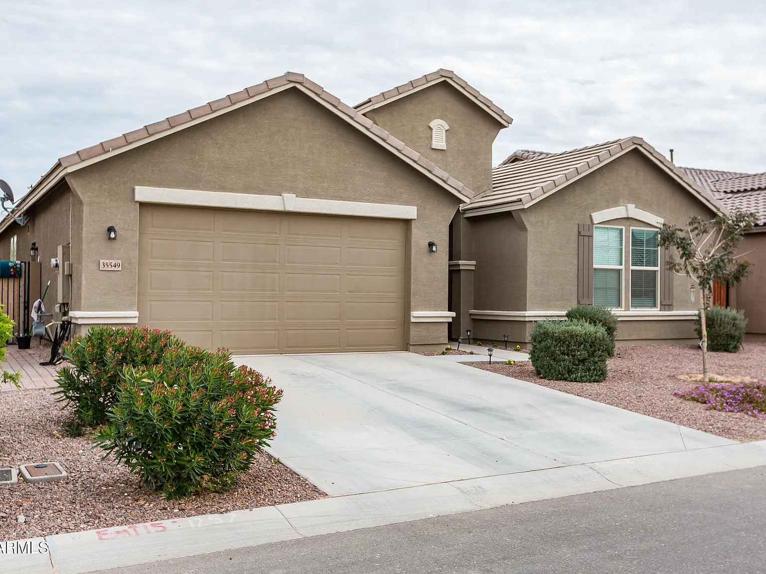 4 bed, 2.5 bath, 2534 sqft, $2,395 — Photo 2