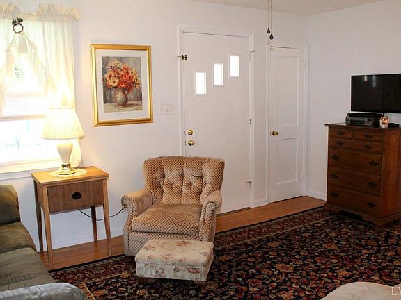 3rd image of 4905 Windsor Ave