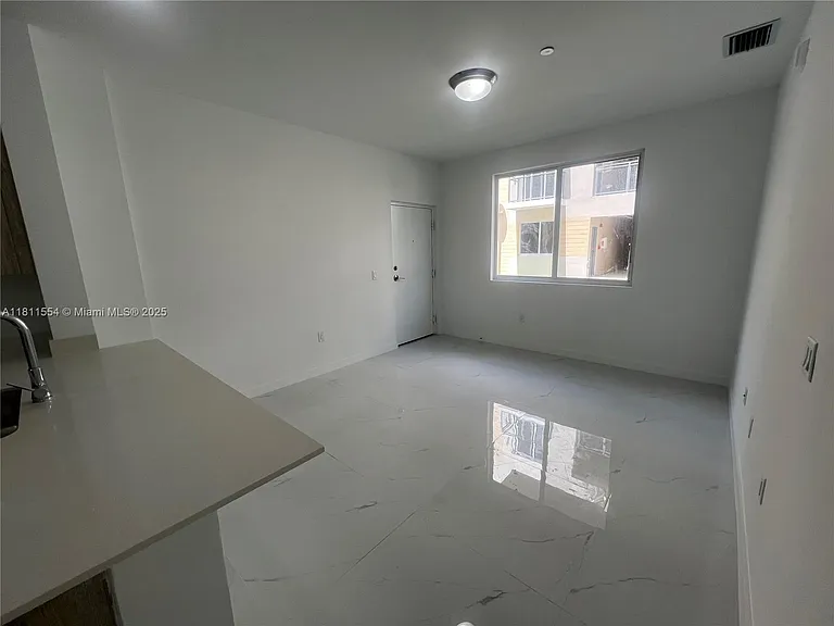 1010 SW 69th Ave #212 — Photo 14