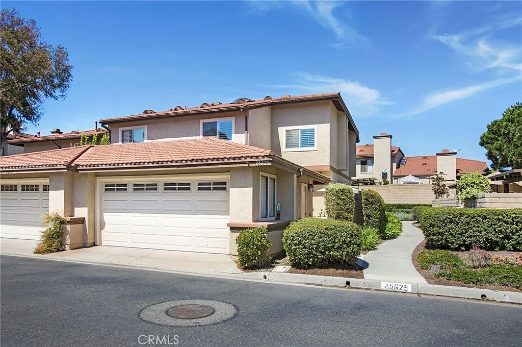 4 bed, 1883 sqft, $4,700 — Photo 1
