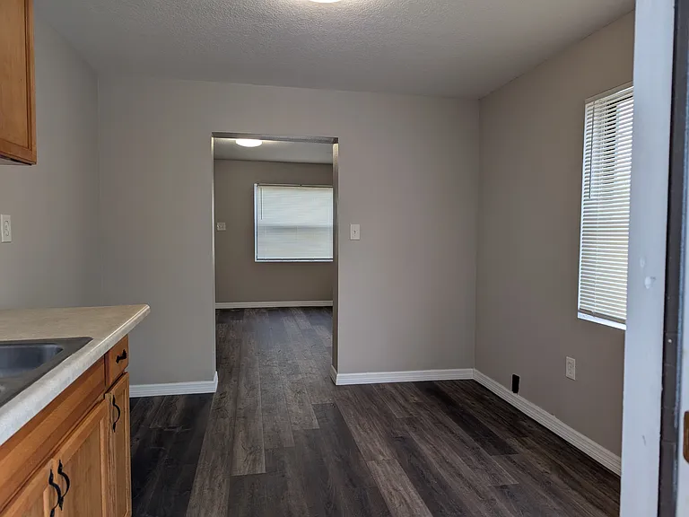 1028 W South St #1 — Photo 9