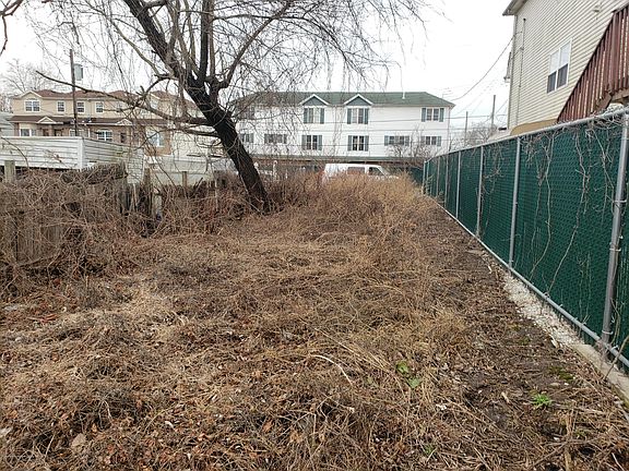 3rd image of 170 Grimsby St