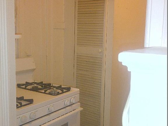 2nd image of 3957 N Ashland Ave APT 202