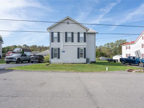 700 W 1st Ave, Derry, PA 15627