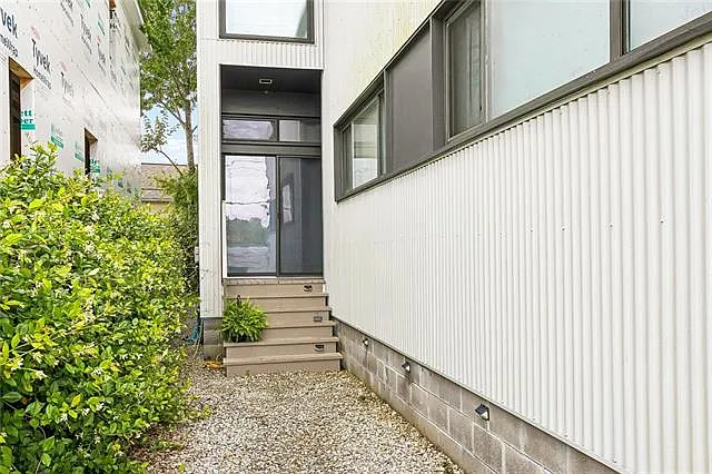 229 Lowerline St — Photo 2