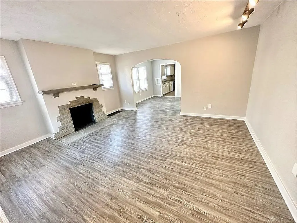 3 bed, 2.5 bath, 1607 sqft, $1,475 — Photo 2