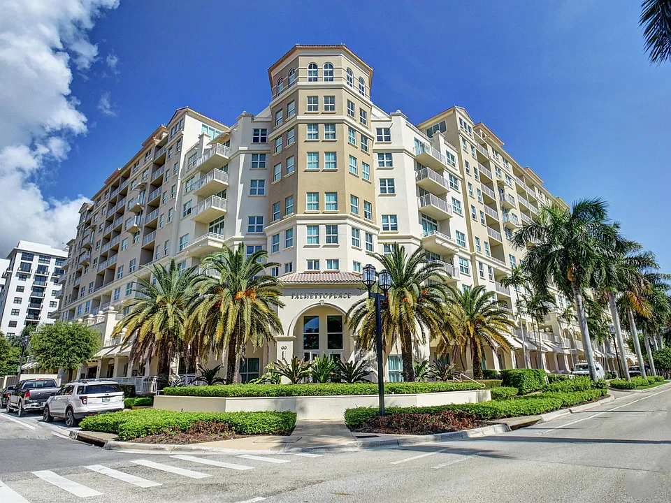 99 SE Mizner Blvd #602