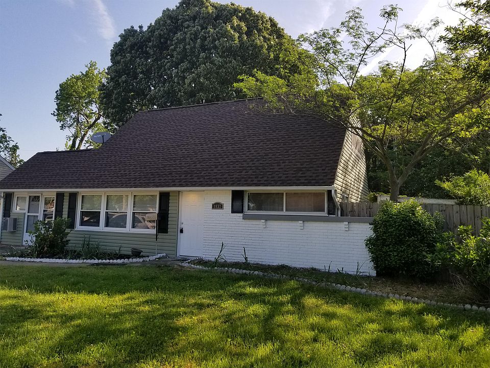 2nd image of 1937 S Lakeland Dr