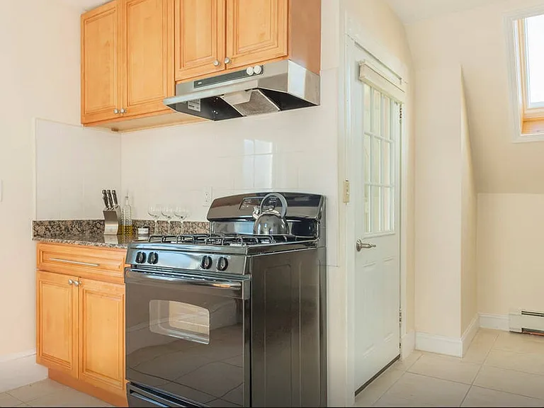 123 Walnut St #3 — Photo 10