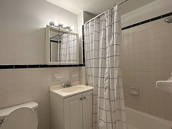 5th image of 11 E 32nd St #8P
