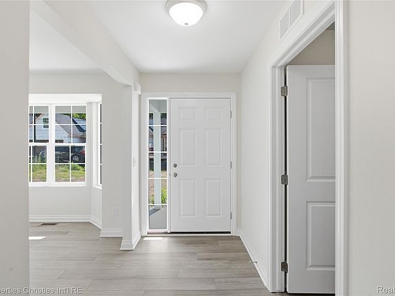 2nd image of 817 Nelsons Ridge Dr