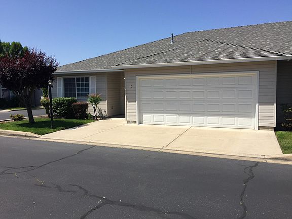 Single story Condo with 2 car garage