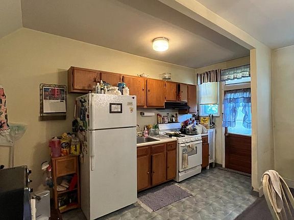 4th image of 2313 Buckius St
