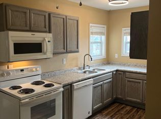 101 S McLean St APT D, Bloomington, IL 61701