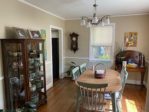 5th image of 104 Melville Ave