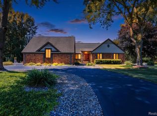 2124 Strader Dr, West Bloomfield, MI 48324