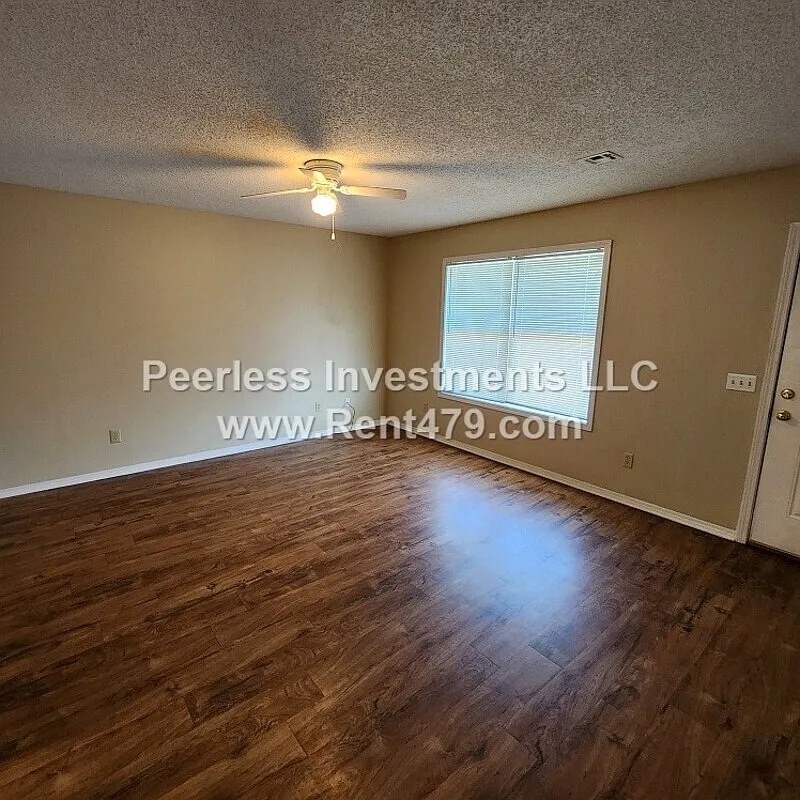 3 bed, 2.0 bath, 1120 sqft, $1,200 — Photo 2